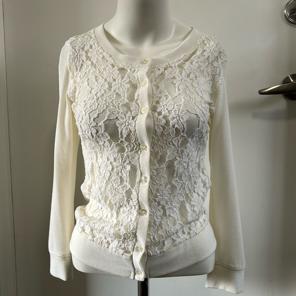 Ivory corner sleeve lace cardigan